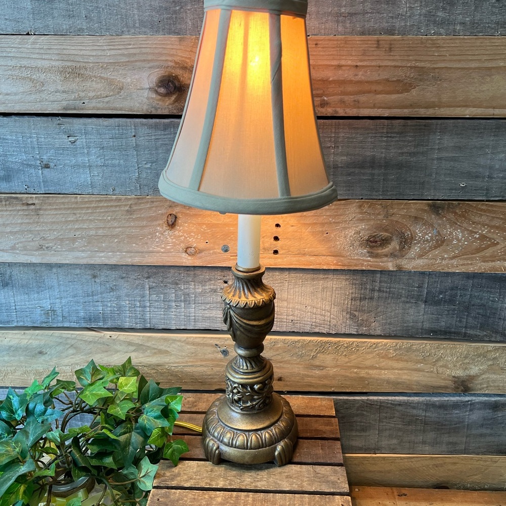 Elegant Brass Accent Lamp with Cream Shade